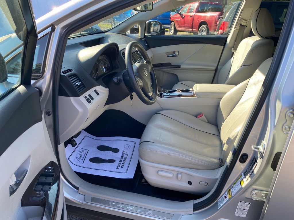 2011 Toyota Venza Image 9