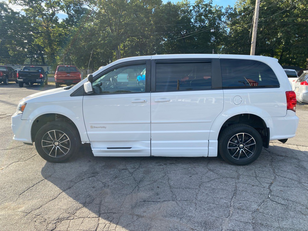 2016 Dodge Grand Caravan Image 2