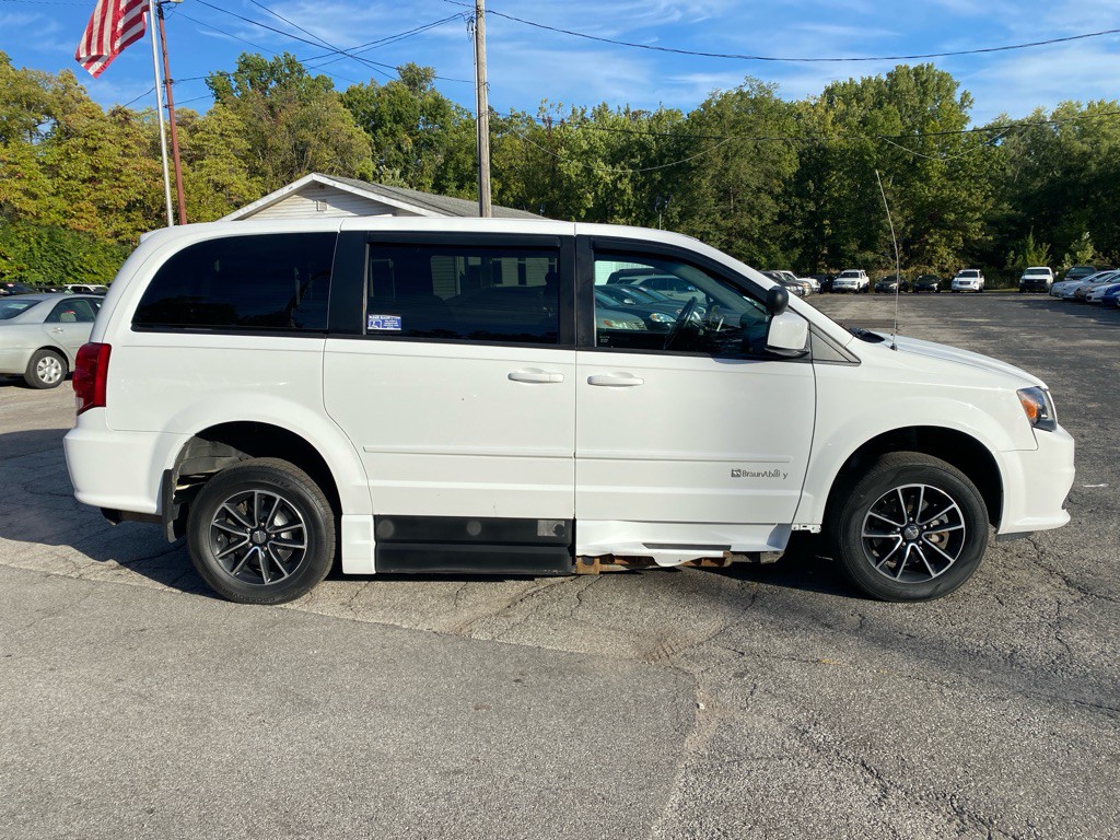 2016 Dodge Grand Caravan Image 4