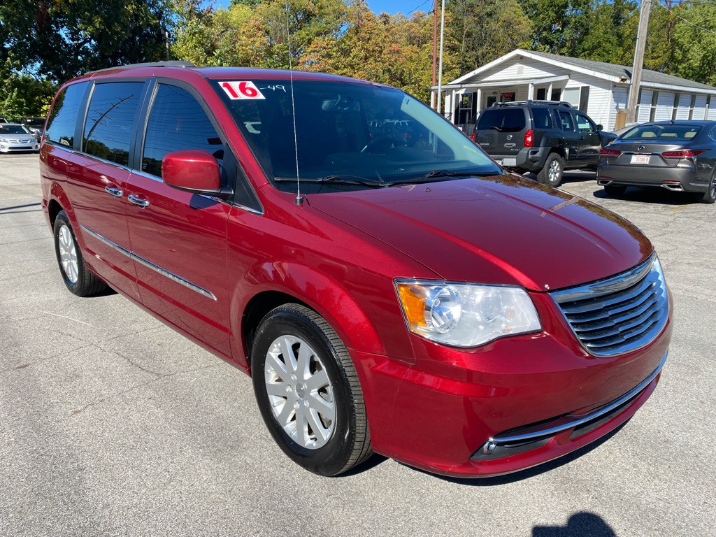 2016 Chrysler Town & Country Image 5