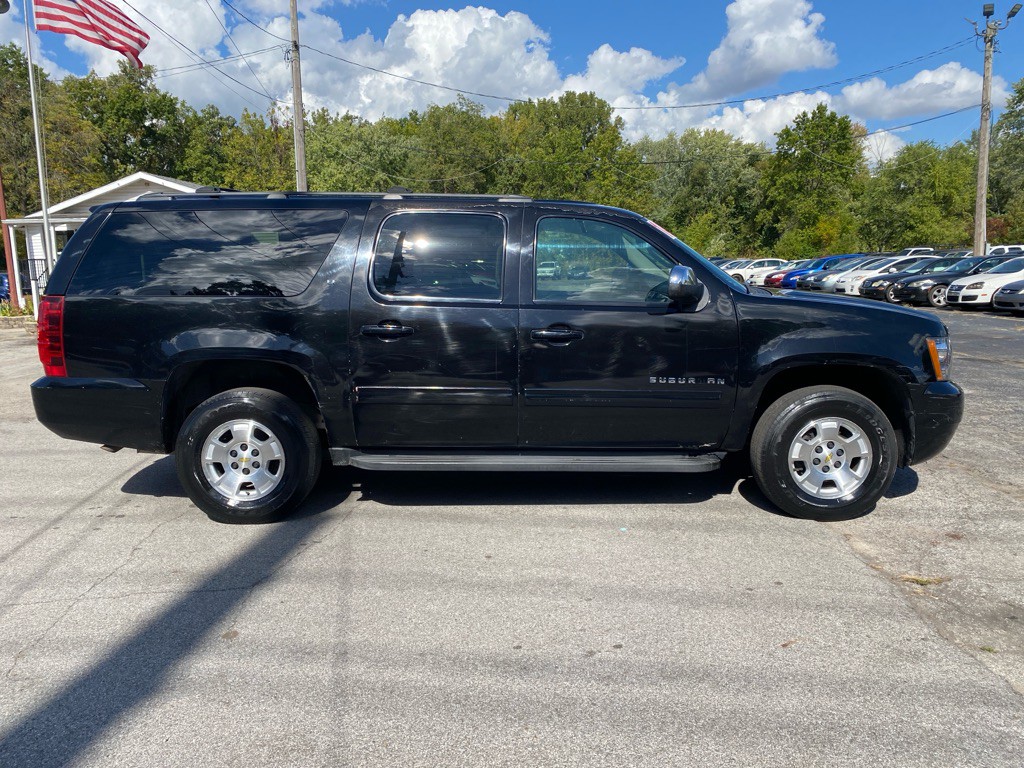2014 Chevrolet Suburban Image 4