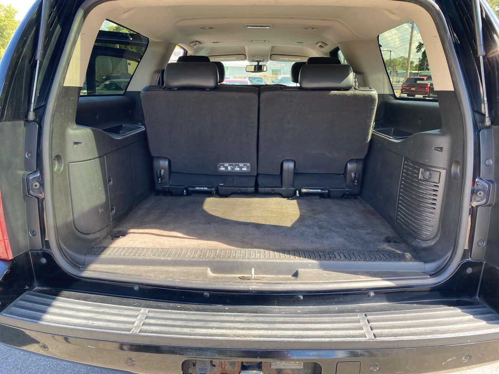 2014 Chevrolet Suburban Image 12