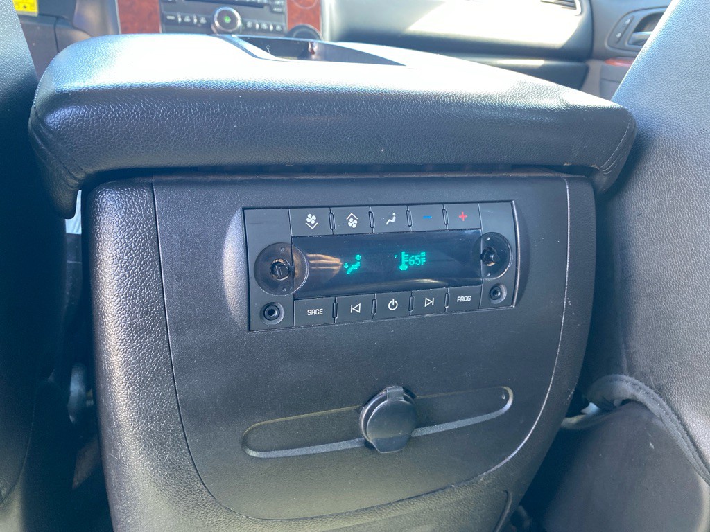 2014 Chevrolet Suburban Image 13