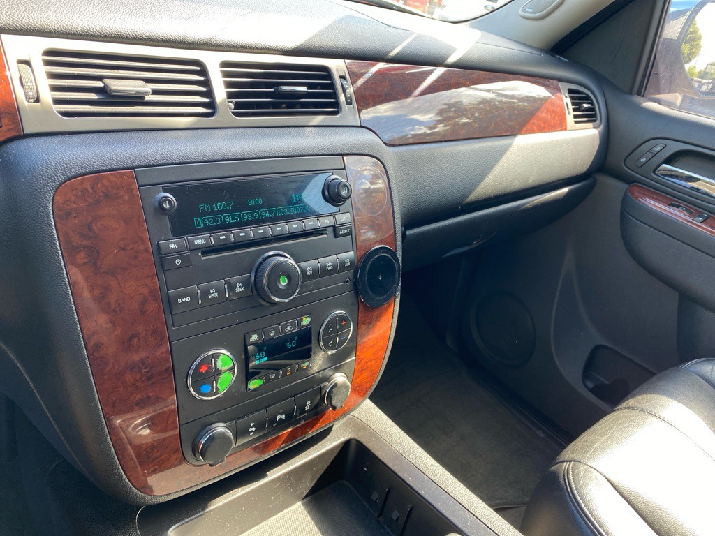 2014 Chevrolet Suburban Image 14