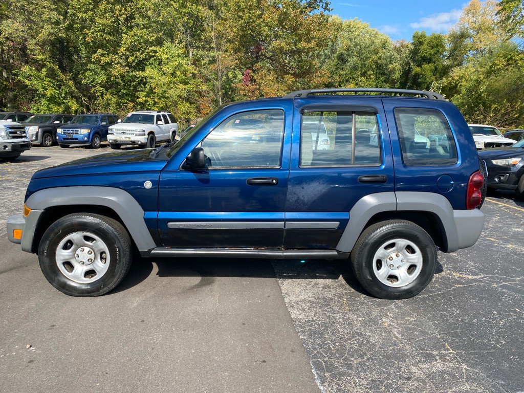 2005 Jeep Liberty Image 2