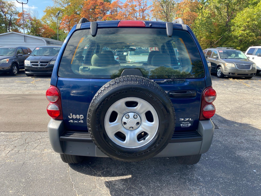 2005 Jeep Liberty Image 3