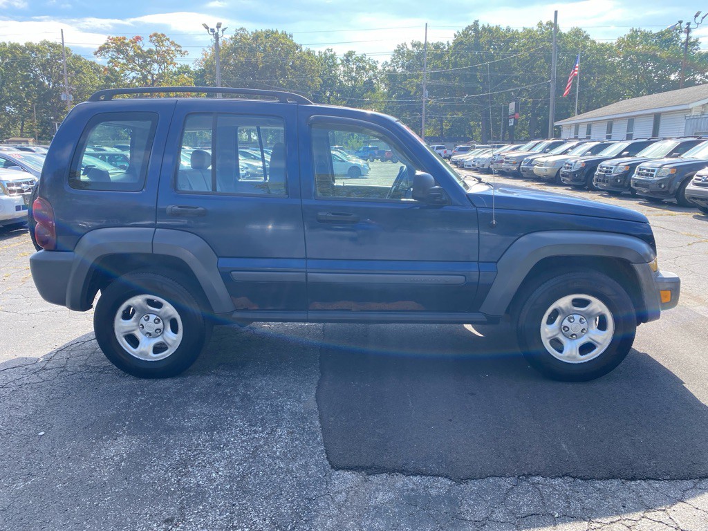 2005 Jeep Liberty Image 4