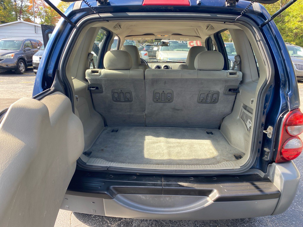 2005 Jeep Liberty Image 11