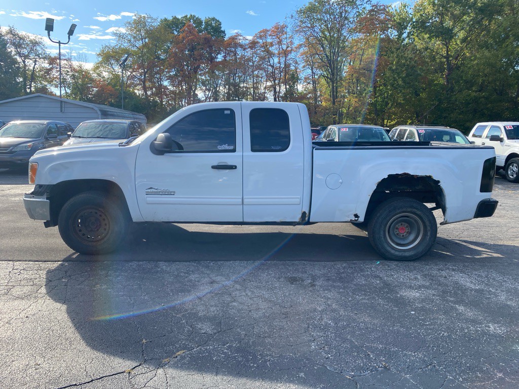 2011 GMC Sierra Image 2