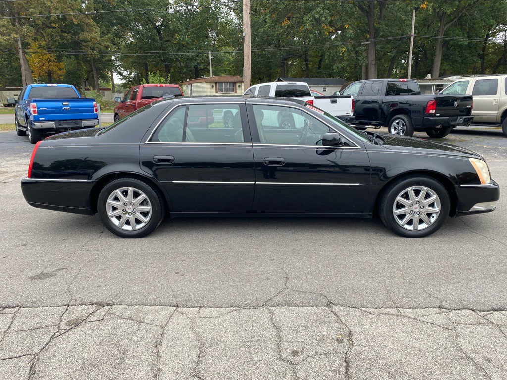 2011 Cadillac DTS Image 4