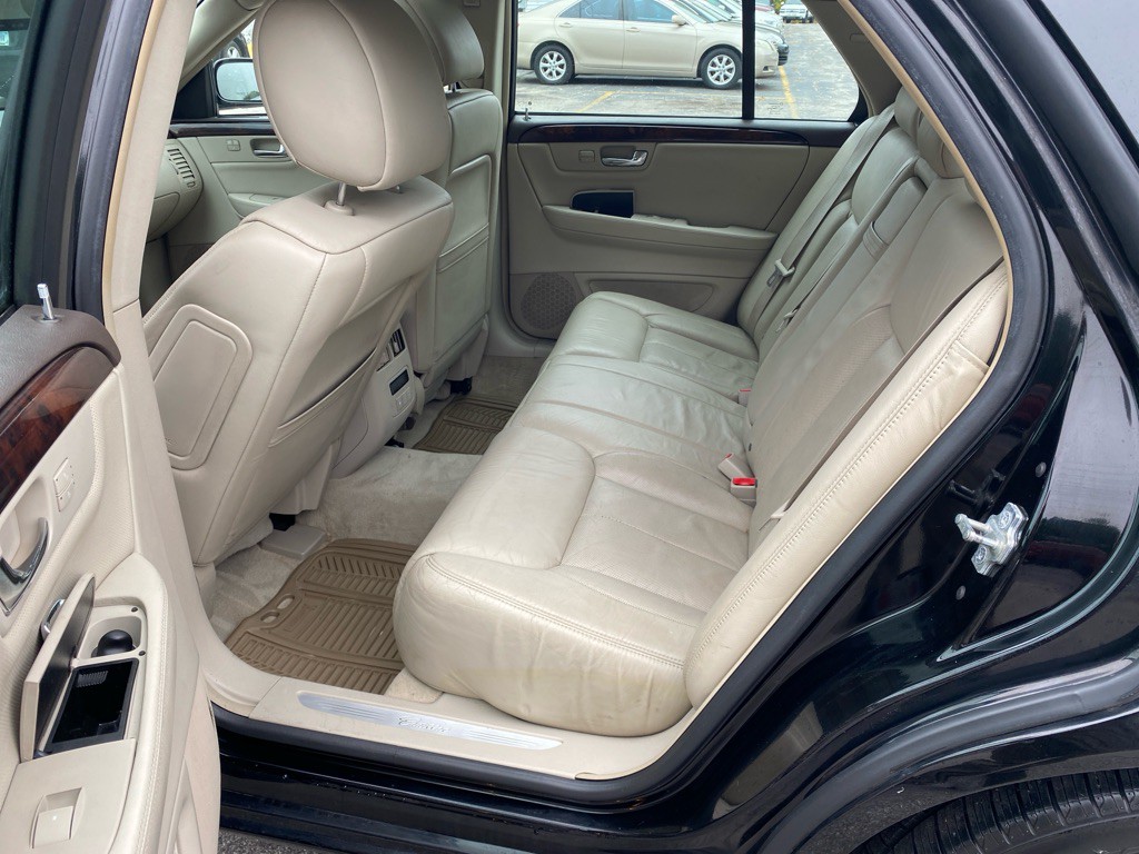 2011 Cadillac DTS Image 10