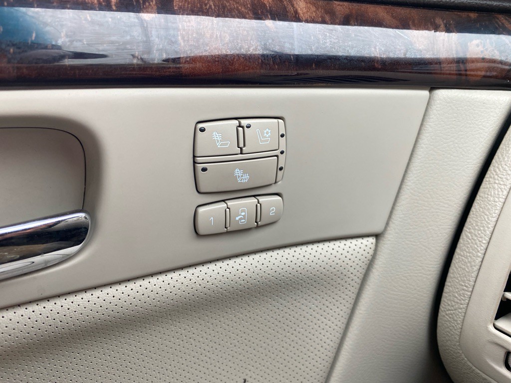 2011 Cadillac DTS Image 14