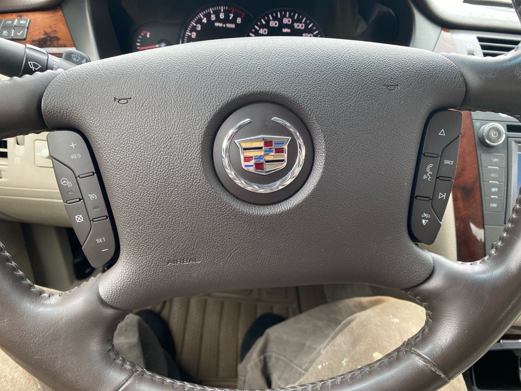 2011 Cadillac DTS Image 16