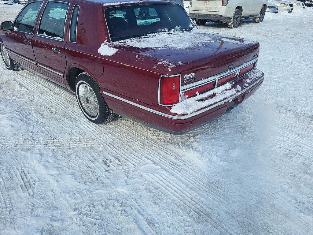 1997 Lincoln Town Car Image 3