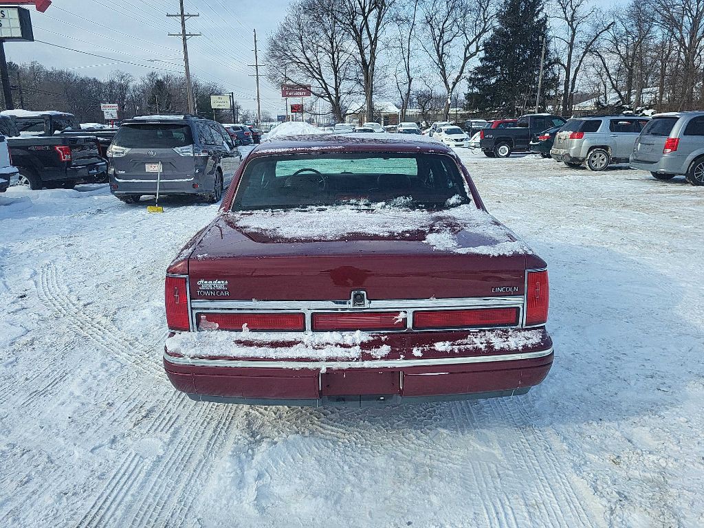 1997 Lincoln Town Car Image 5