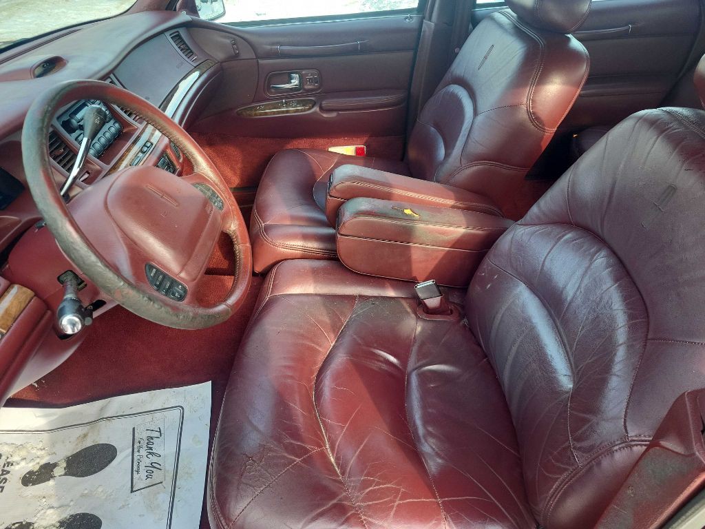 1997 Lincoln Town Car Image 10