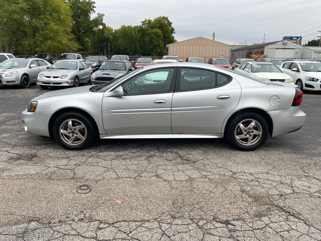 2004 Pontiac Grand Prix Image 2
