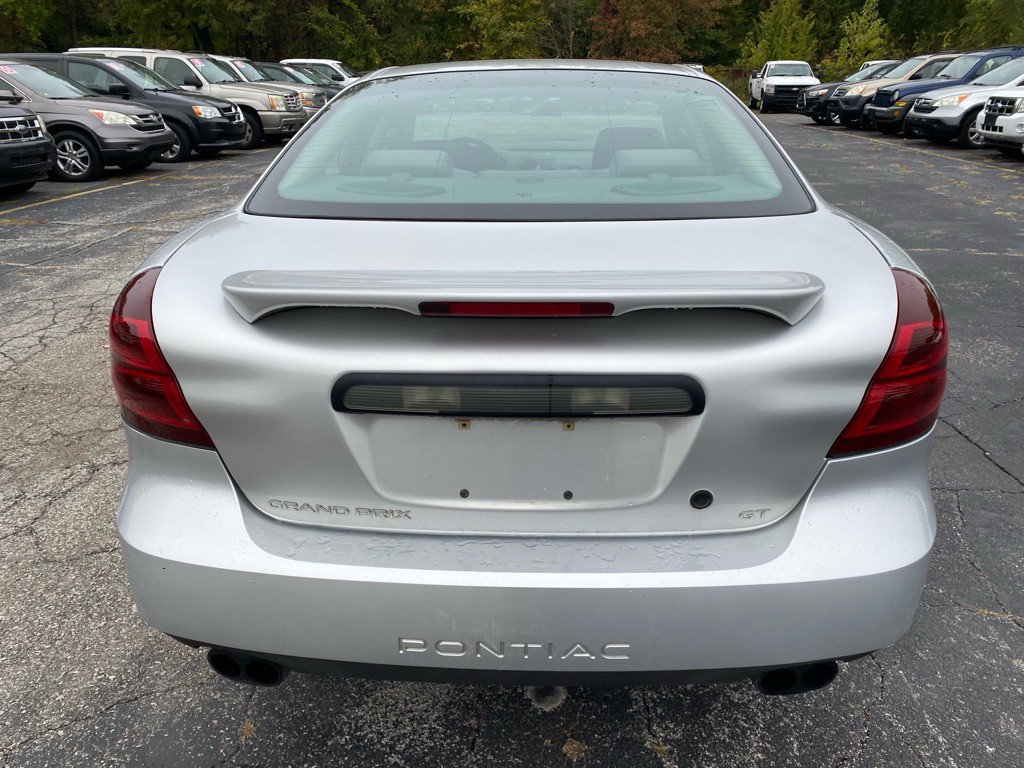 2004 Pontiac Grand Prix Image 3