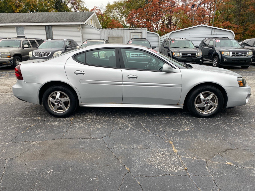 2004 Pontiac Grand Prix Image 4