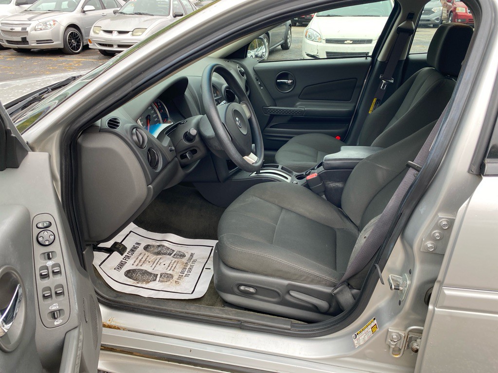 2004 Pontiac Grand Prix Image 8