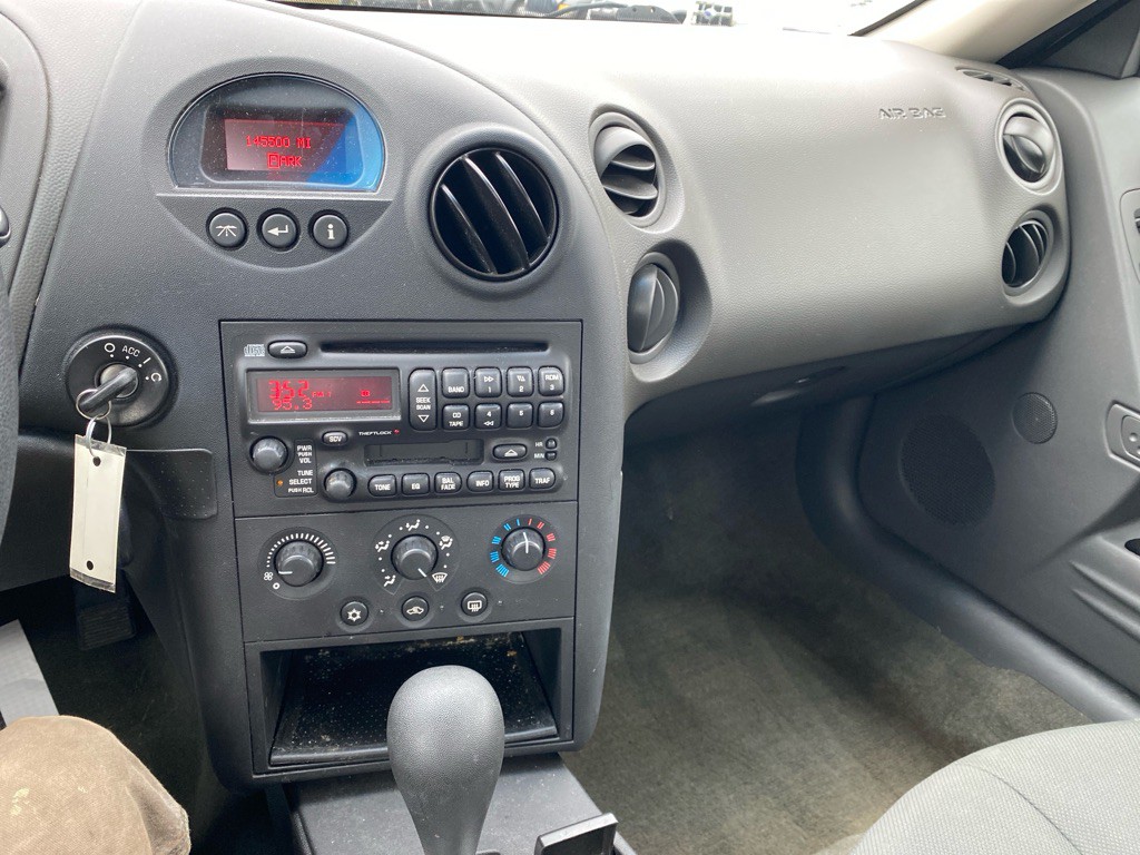 2004 Pontiac Grand Prix Image 11