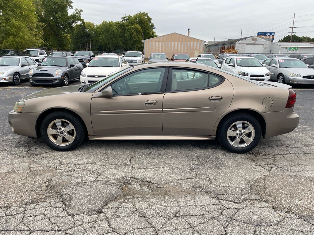 2006 Pontiac Grand Prix Image 2