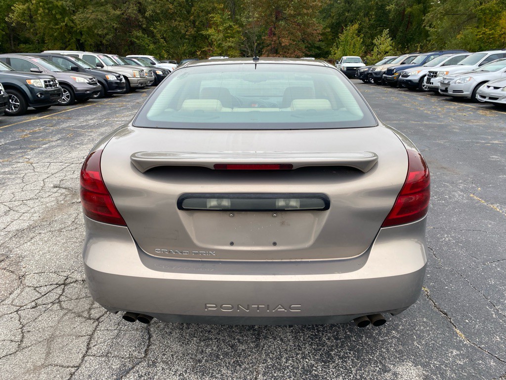 2006 Pontiac Grand Prix Image 3