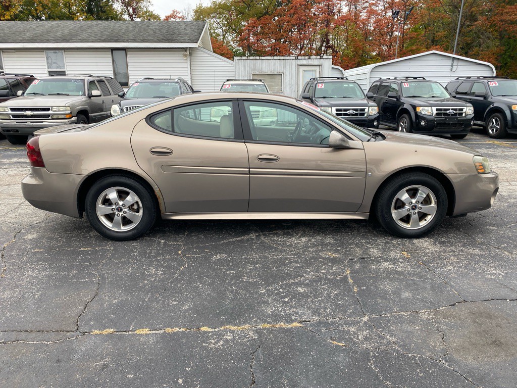 2006 Pontiac Grand Prix Image 4