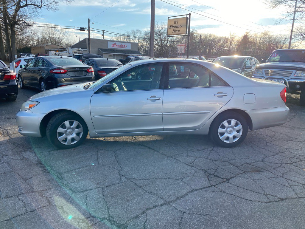 2004 Toyota Camry Image 2