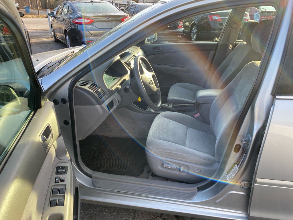 2004 Toyota Camry Image 7