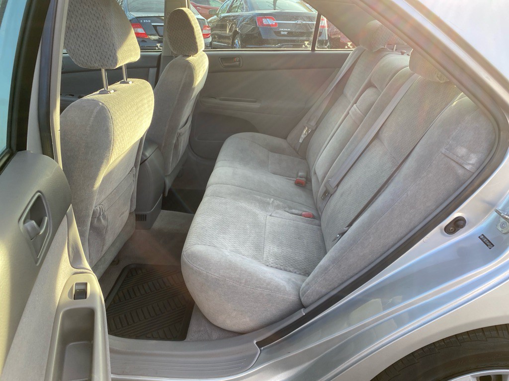 2004 Toyota Camry Image 8