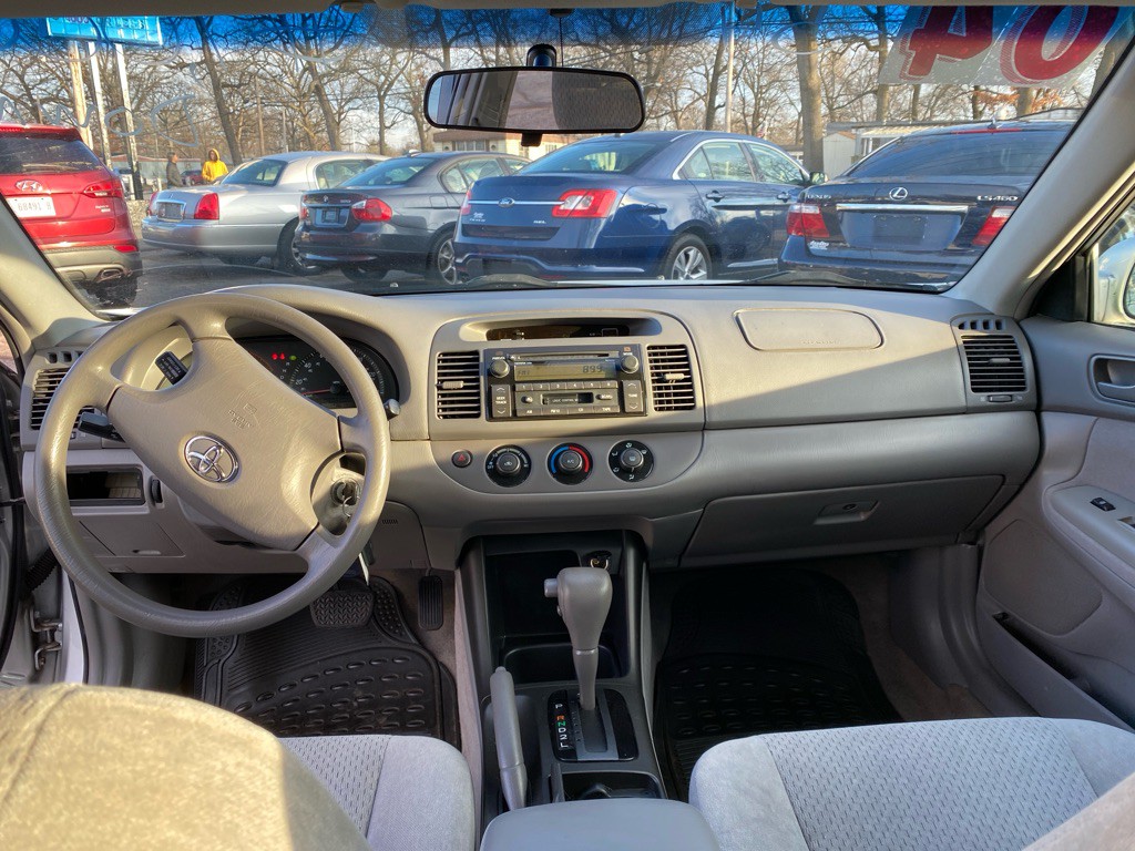2004 Toyota Camry Image 9
