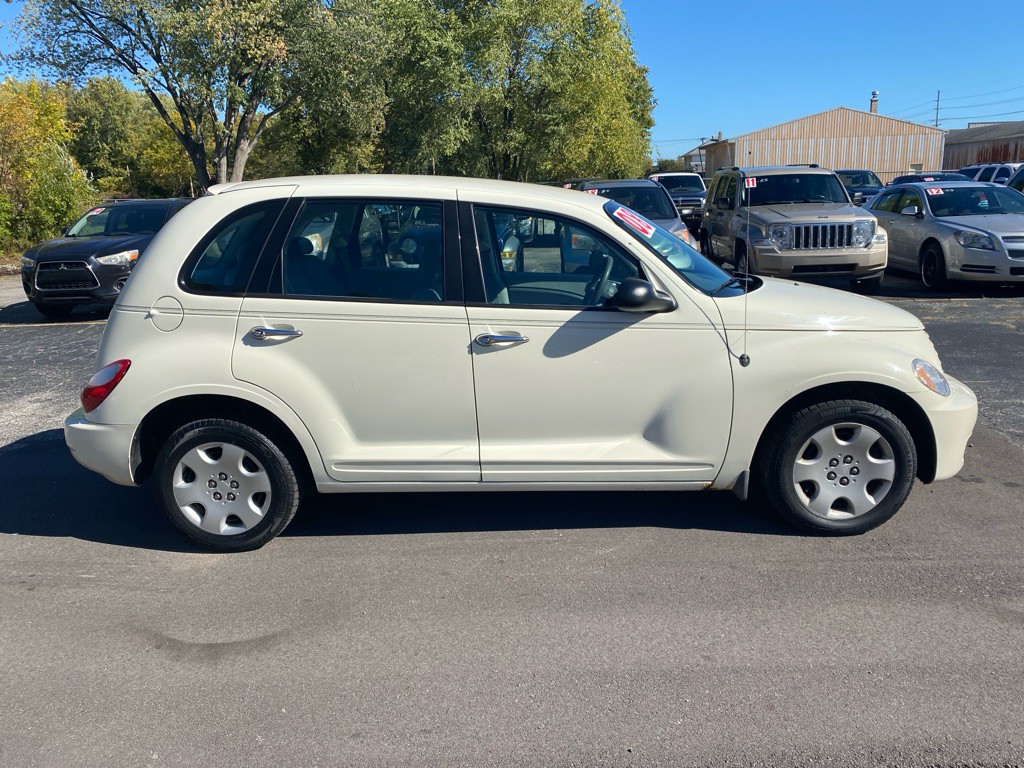 2008 Chrysler PT Cruiser Image 4