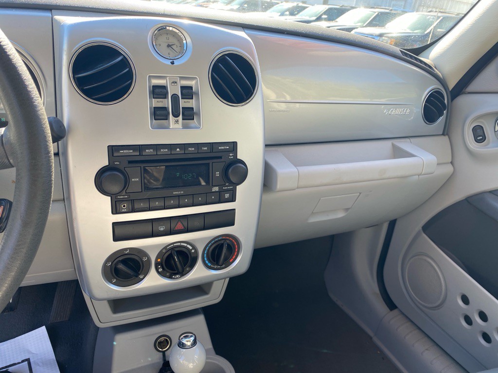 2008 Chrysler PT Cruiser Image 10