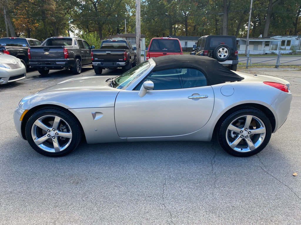 2007 Pontiac Solstice Image 2