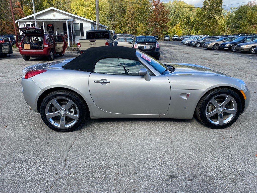 2007 Pontiac Solstice Image 4