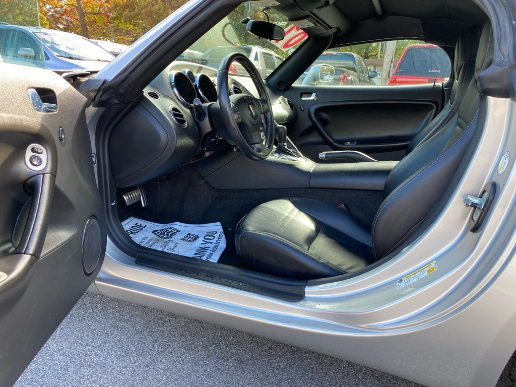 2007 Pontiac Solstice Image 9