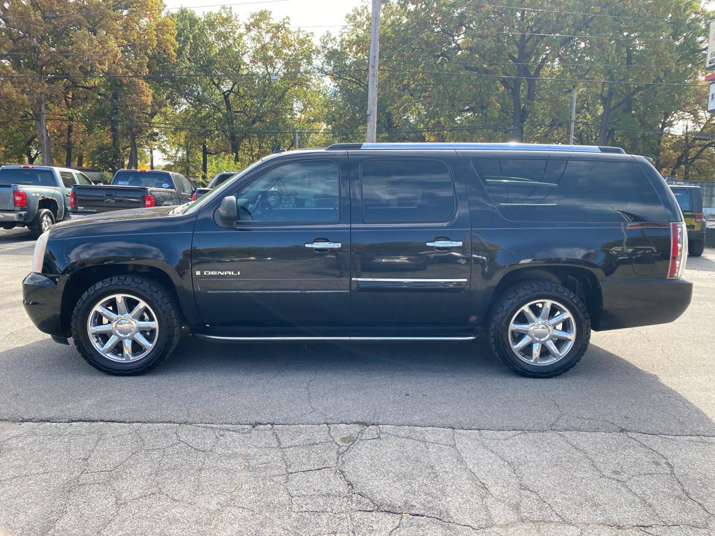 2008 GMC Yukon Image 2