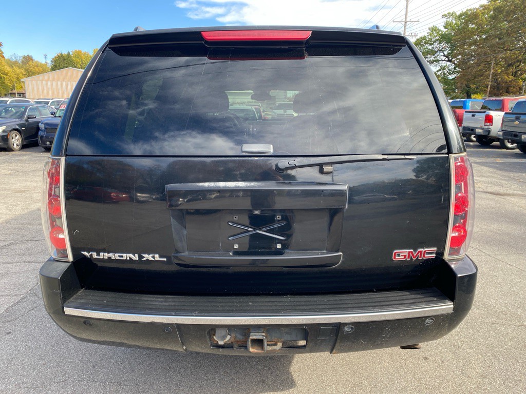 2008 GMC Yukon Image 3