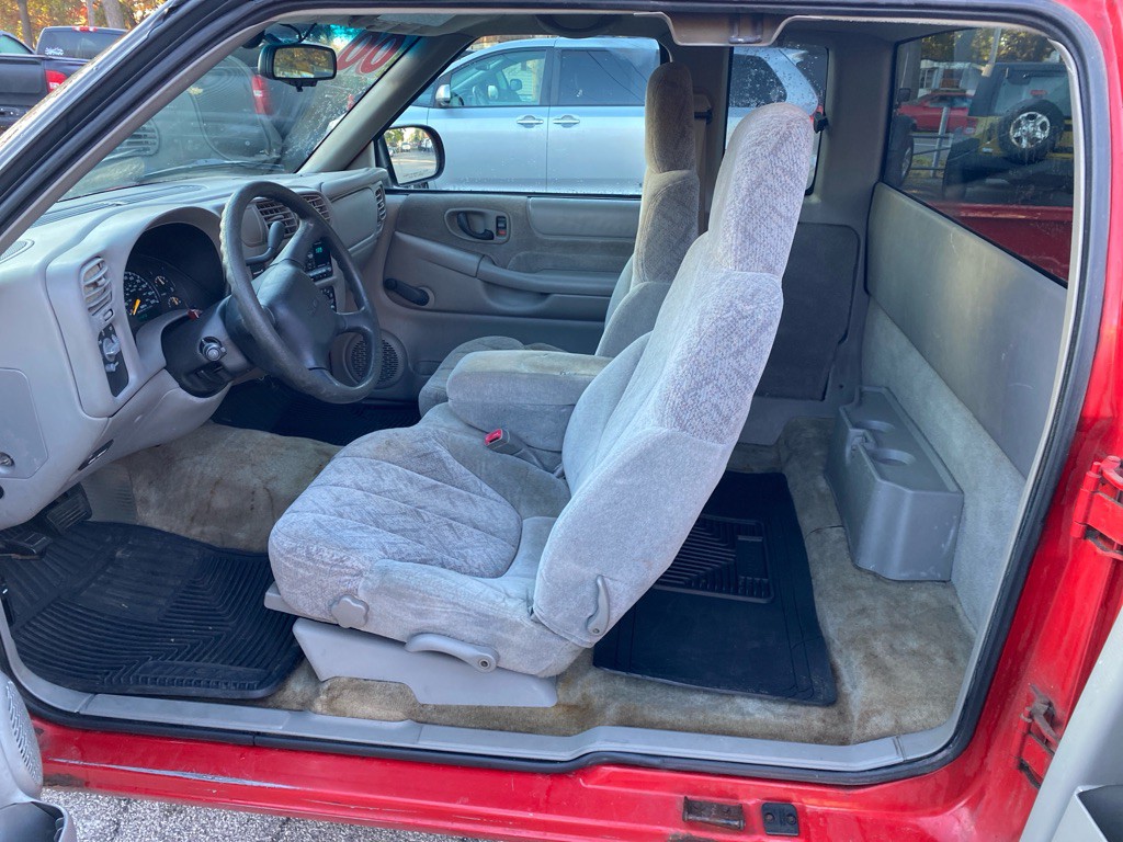 2000 GMC Sonoma Image 9