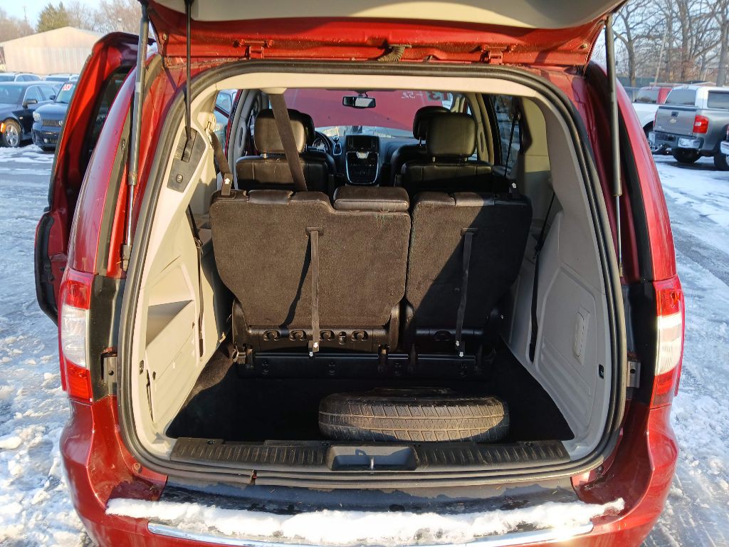 2013 Chrysler Town & Country Image 12