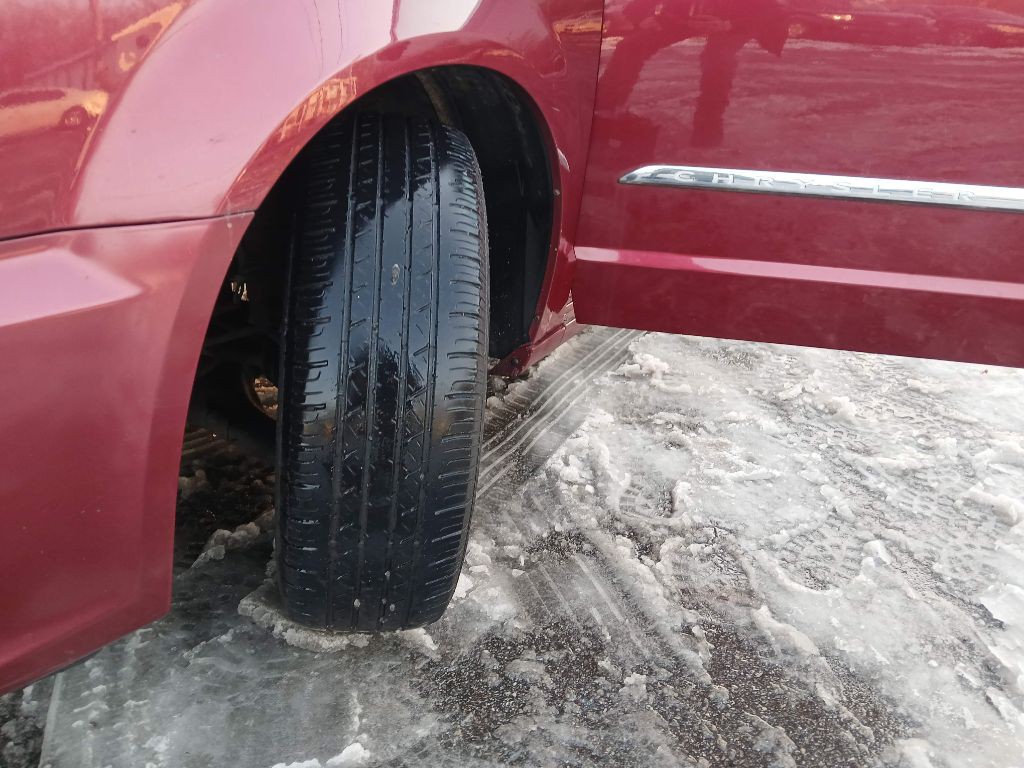 2013 Chrysler Town & Country Image 19