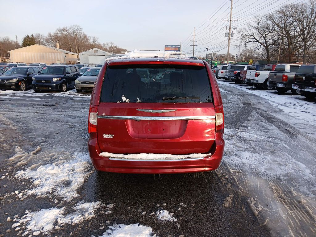 2013 Chrysler Town & Country Image 4
