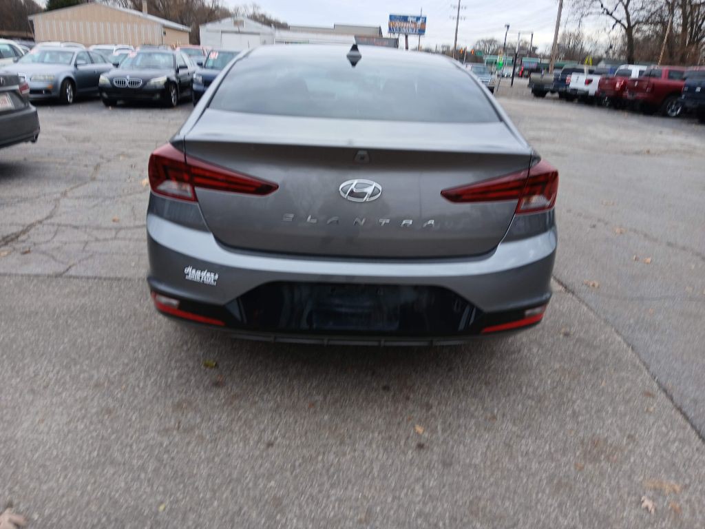 2020 Hyundai Elantra Image 3