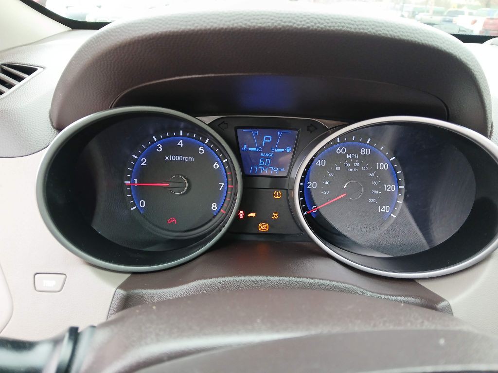 2012 Hyundai Tucson Image 11