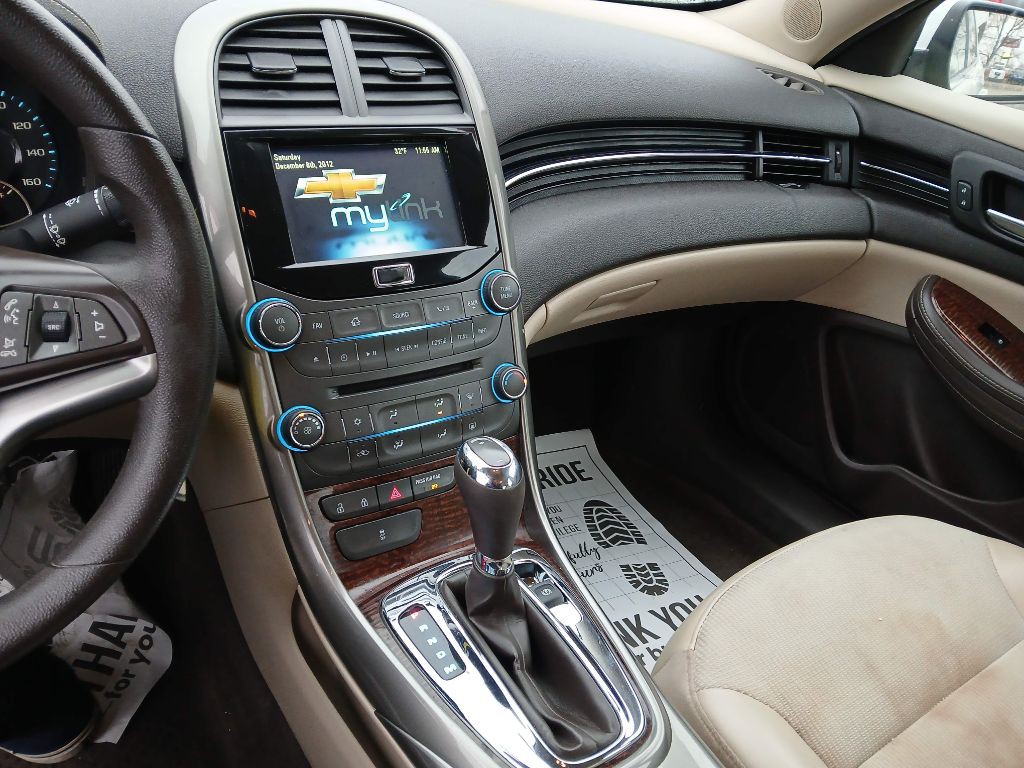 2013 Chevrolet Malibu Image 9