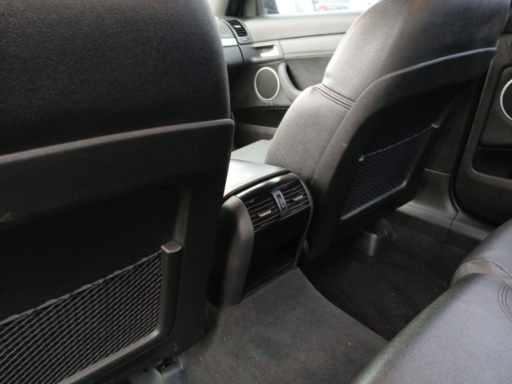 2008 Pontiac G8 Image 8