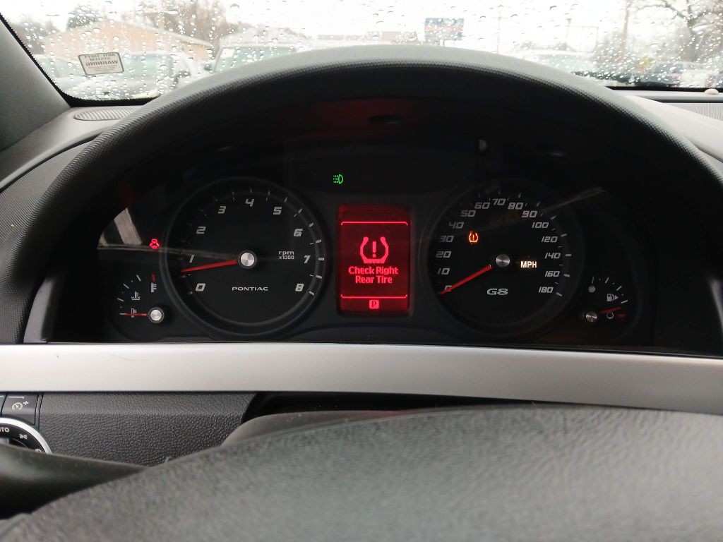 2008 Pontiac G8 Image 11