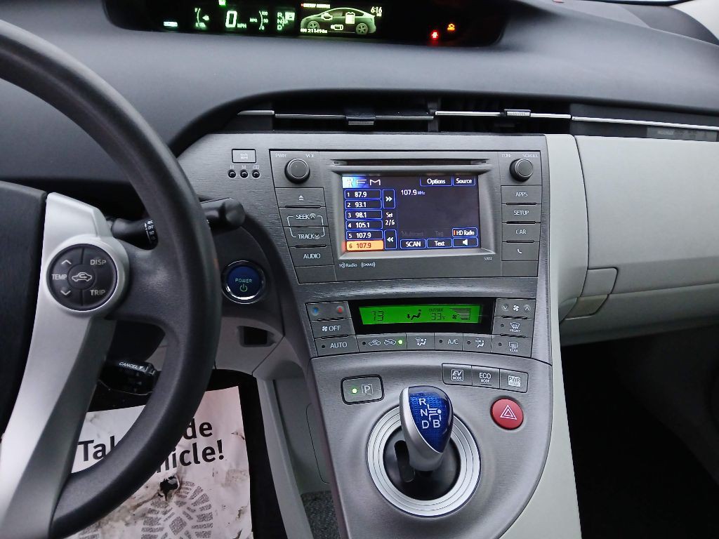 2013 Toyota Prius Image 10