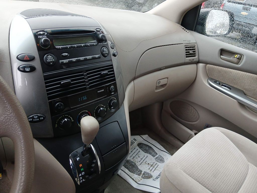 2008 Toyota Sienna Image 13